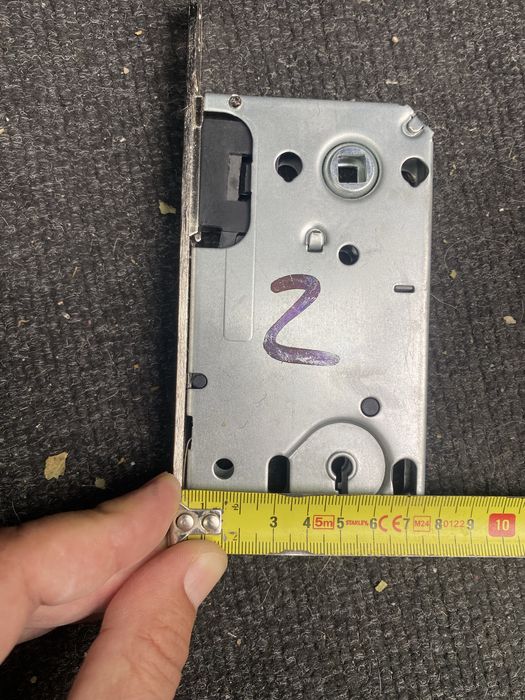 Dobradiças e fechaduras magneticas