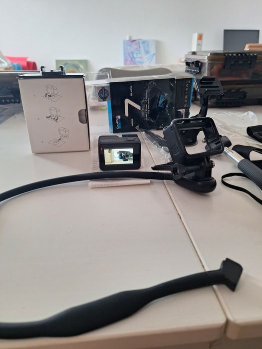 Go Pro 7 , com tudo que é acessório e duas baterias como novo