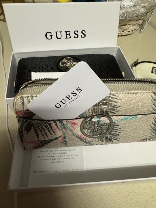 Carteira Guess colorida