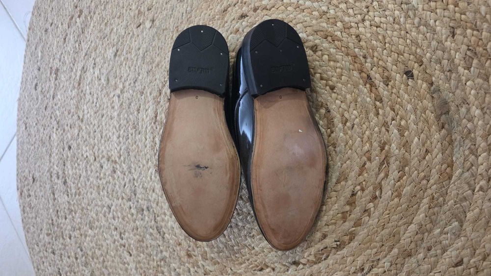Sapatos de Verniz