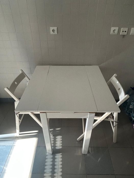 Mesa de cozinha harmoniosa