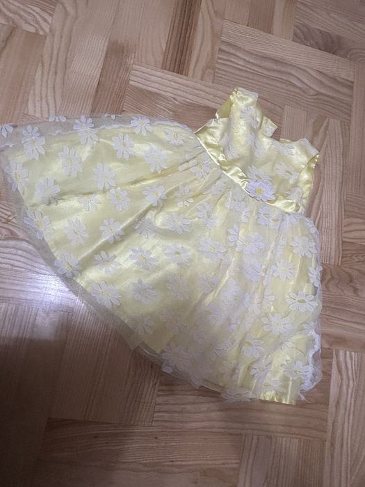 Piekna Zolta sukienka