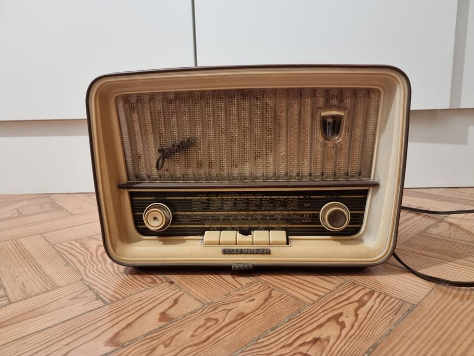 Rádio Telefunken a válvulas - Modelo Jubilate 9