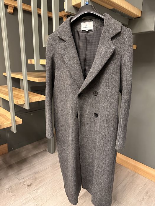 Пальто в гарному стані, на мініатюрну дівчину