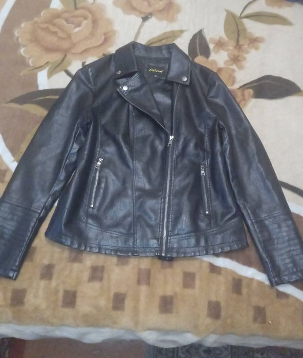 Продам кожану куртку