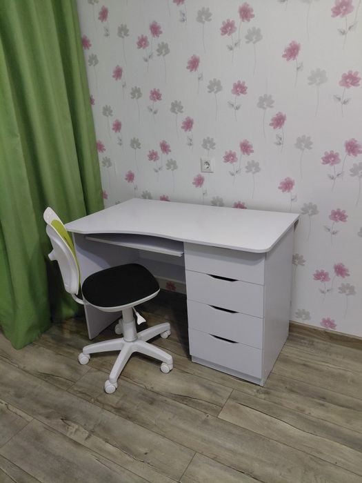 Письмовий стіл та стілець дитячий