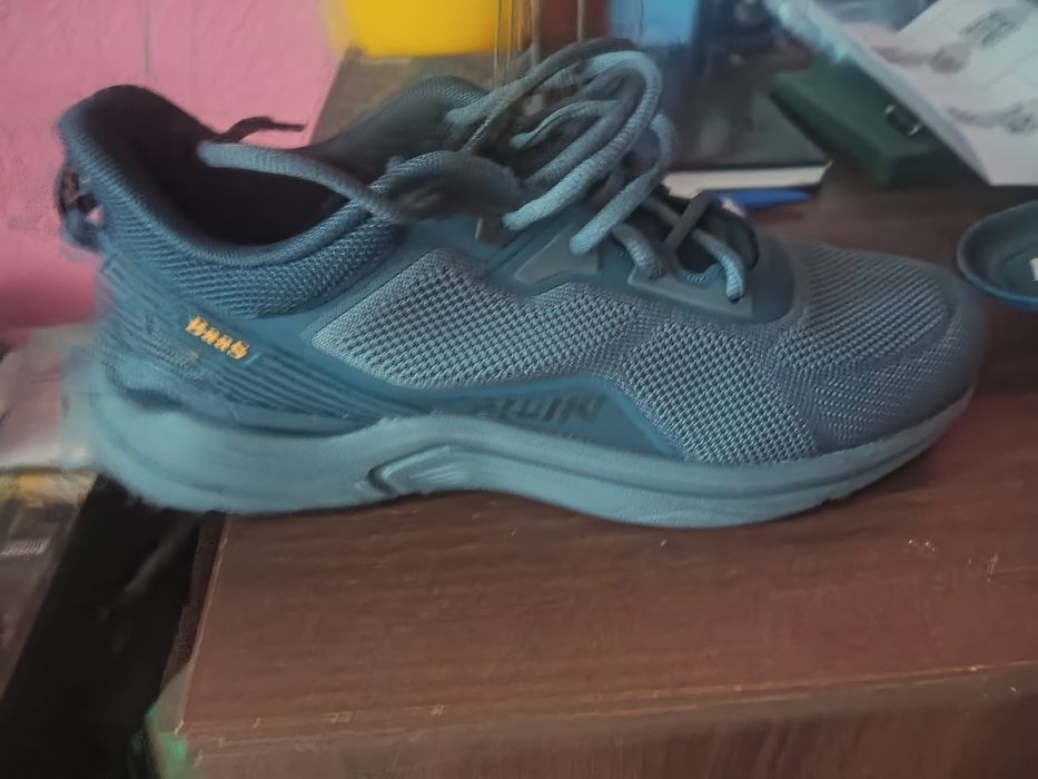 Продам кроссовки Baas 44-44.5 размер.