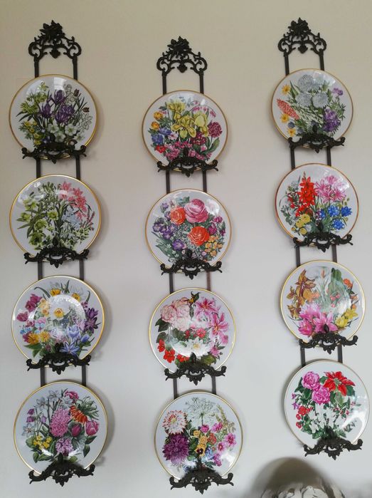 Conjunto "Os pratos florais dos 12 meses do ano"