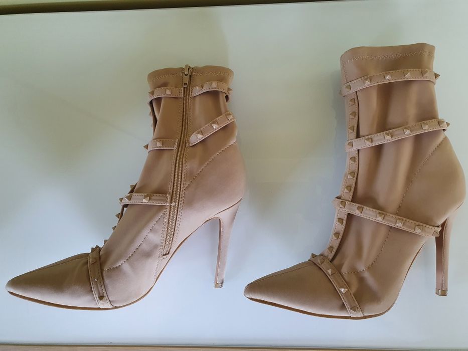 Botki beżowe szpilki 38
