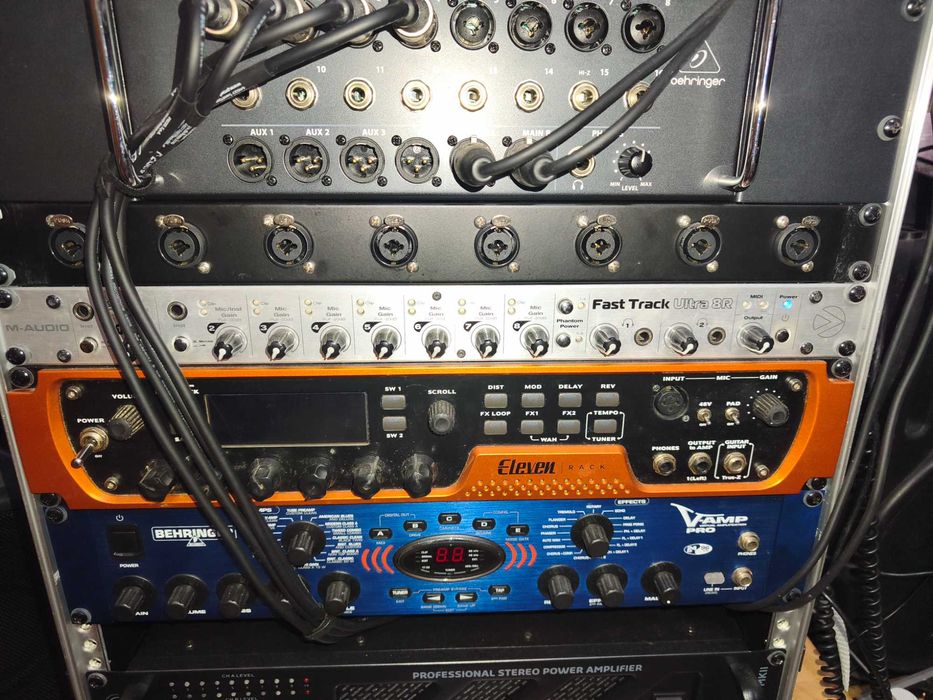 Interface Audio da M-Audio Fast Track Ultra 8R + Painel de 8 entradas Neutrik
