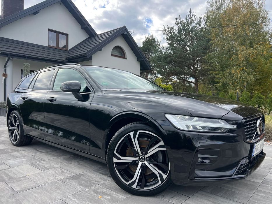 Volvo V60 2.0d*U-DARK*Keyles HEADuP MatrixLED Pano H&K Skóra Radar Bezkolizyjny