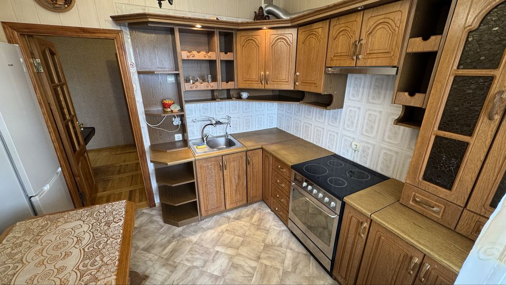 БЕЗ % 3 кім Анни Ахматової 15 продаж квартири метро Позняки меблі та техніка Дарницький район Осокорки генератор на будинок . Оренда гараж