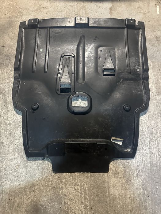 Продам защиту двигателя mercedes cla 250 c117