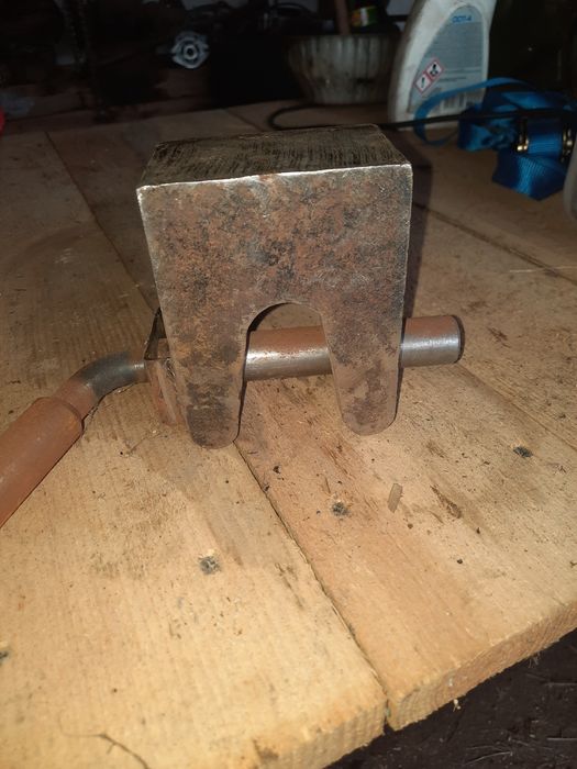 Ucho wywrotu z zawleczką bardzo nasywne