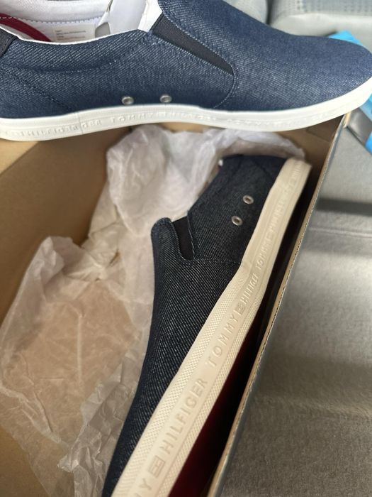 TOMMY Hilfiger , кеди ,нові ,44 розмір На вузьку ніжку