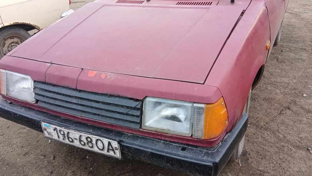 Продам машину 323 1985 года