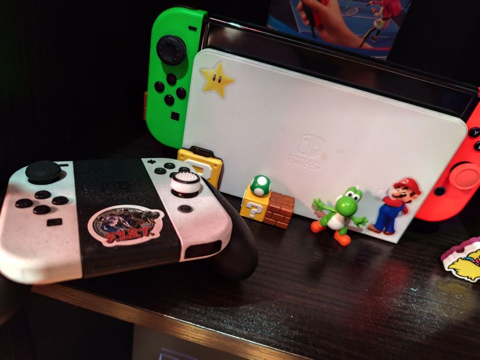 Nintendo Switch OLED + extras