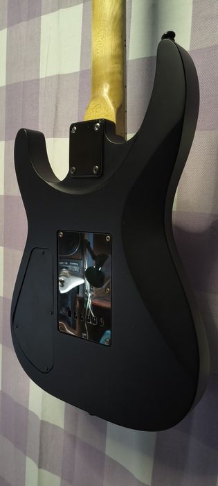 Продам электрогитару