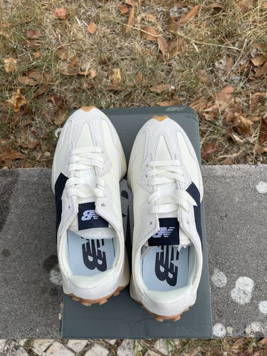 New Balance 327 mibege e preto  com caixa
