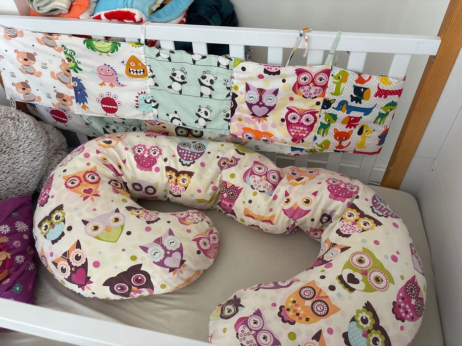 Rogal do karmienia + ochronna poduszeczka do łóżeczka