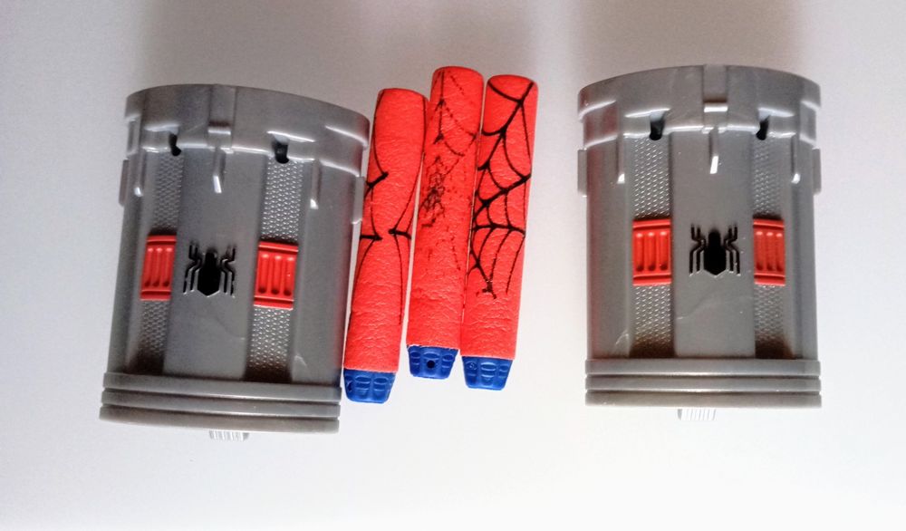Spiderman Nerf deluxe Shooter.