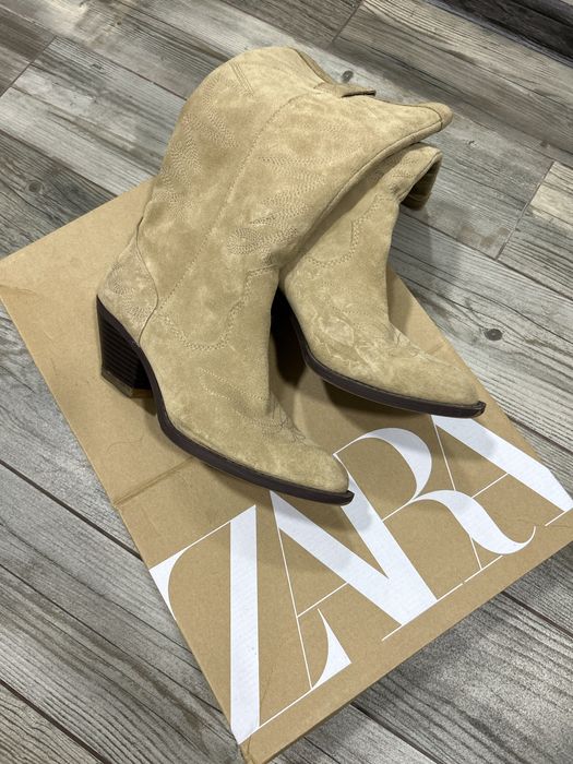 Козаки Zara з натуральної замші