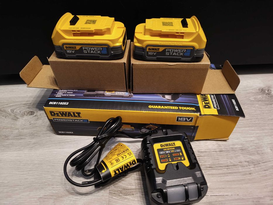 Zestaw Startowy z ładowarką 2A XR Multi Voltage DeWALT