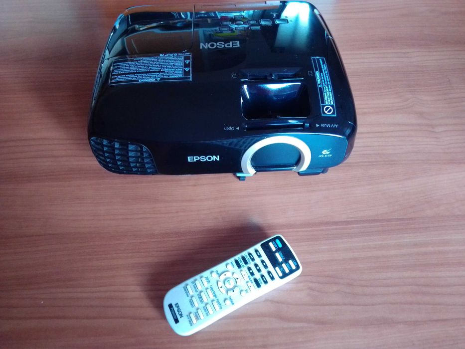 Epson EH-TW5200 Projector.64751976283010120