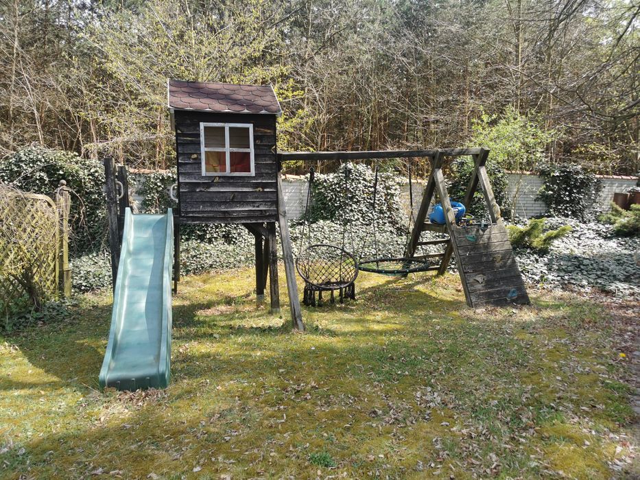 Plac zabaw, zjeżdżalnia, domek