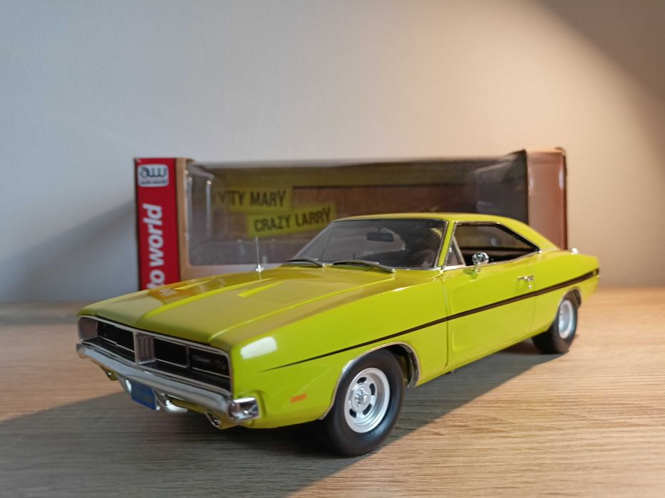 Dodge Charger R/T 1969 model w skali 1:18 Autoworld/otwierane elementy