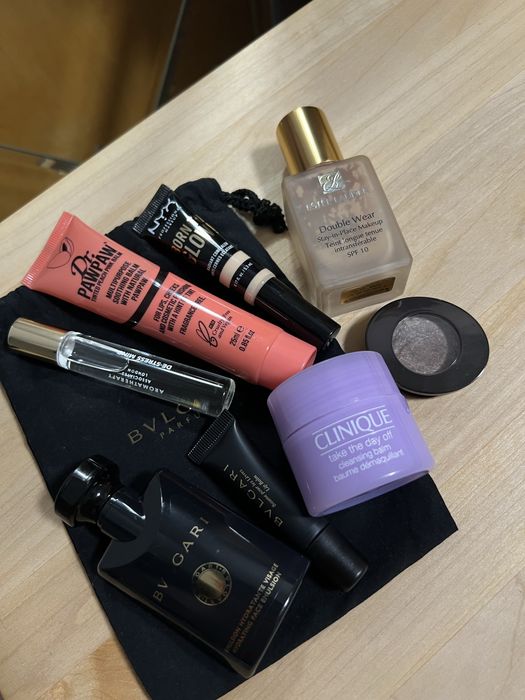 Набір косметики , аромаолія , бальзам для вмивання