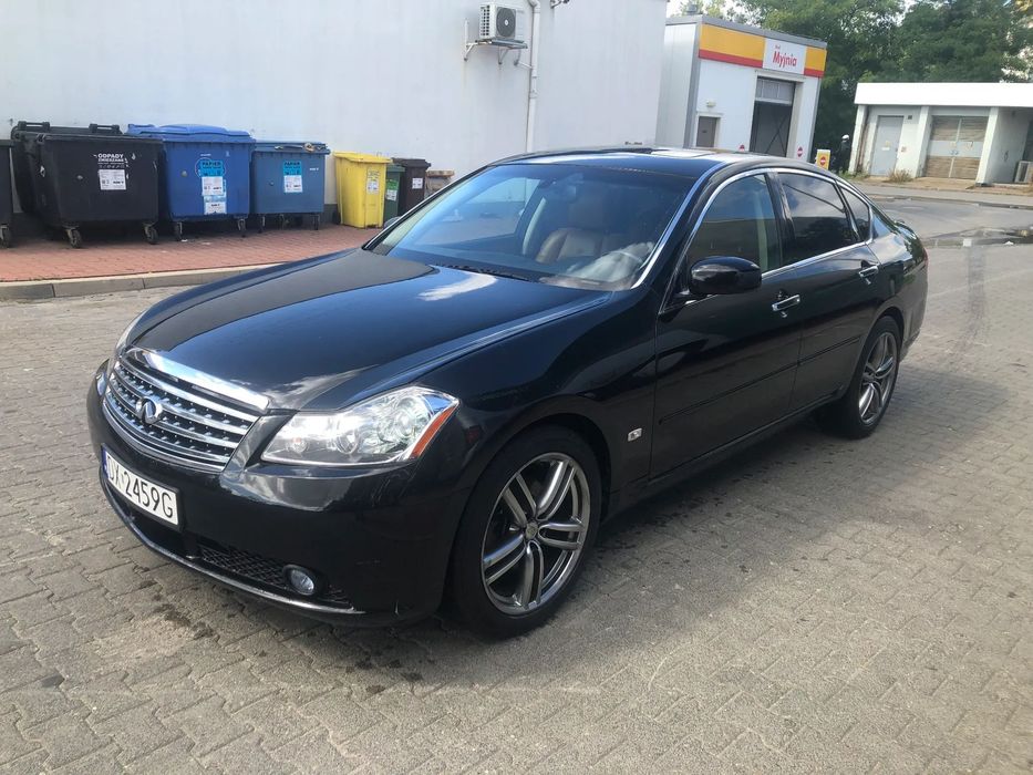 Infiniti M