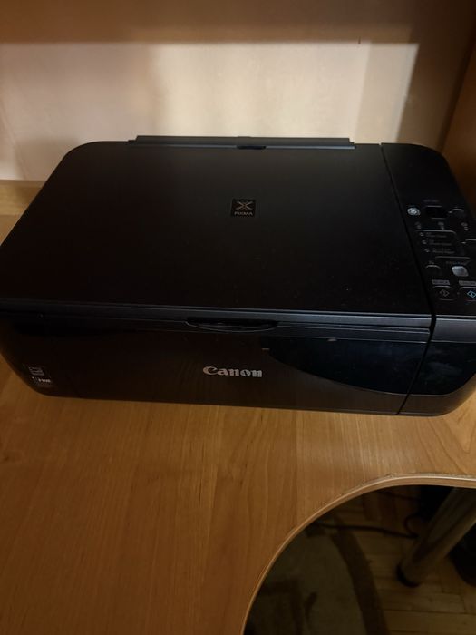 Продам принтер кольоровий -Canon
