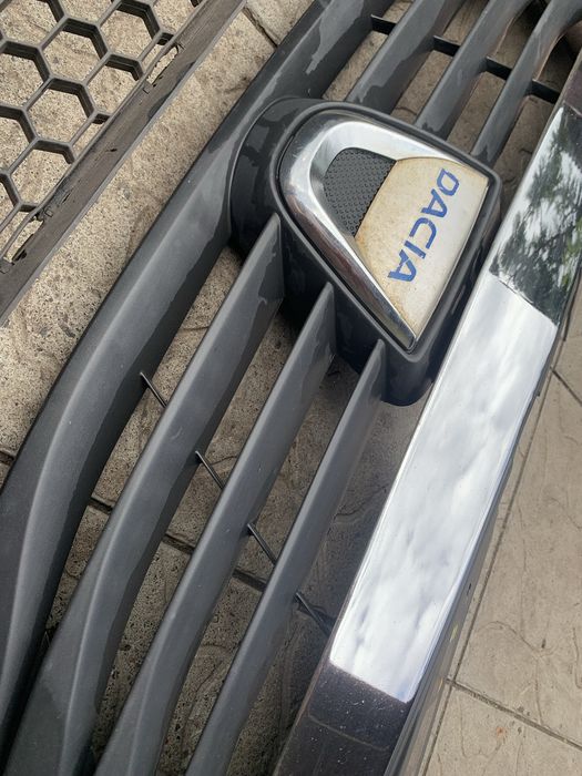 решітки радіатора Dacia logan 2009