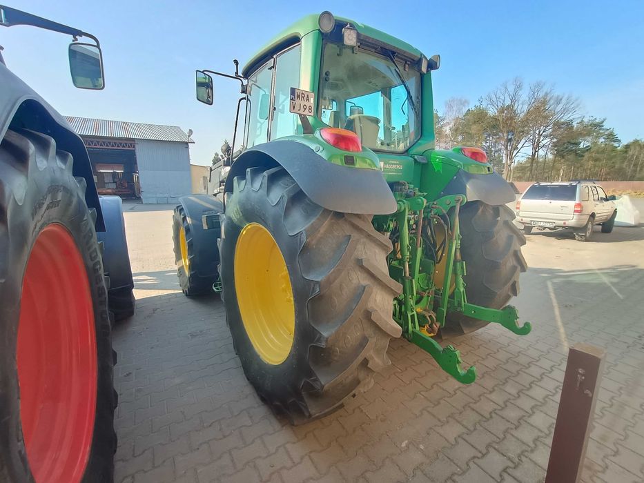 Ciągnik John Deere 6820