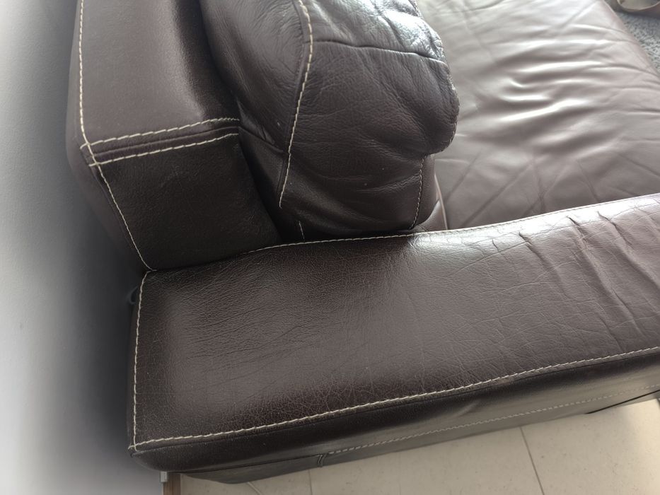Sofá em pele 3 lugares