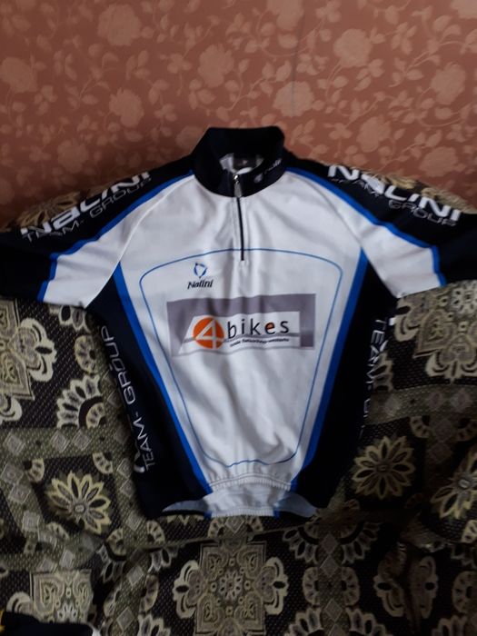 Шорти, футболка, каска