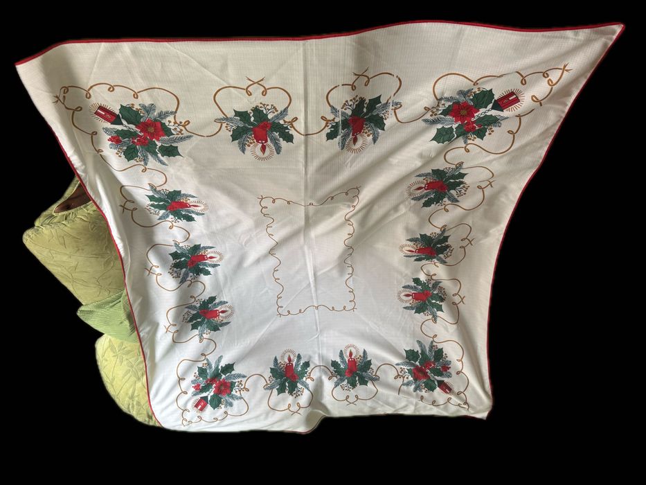 Скатертина на новорічні свята 1.60* 2.76