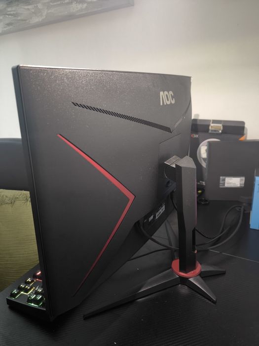 Monitor Gaming Curvo AOC de 240Hz / 27"