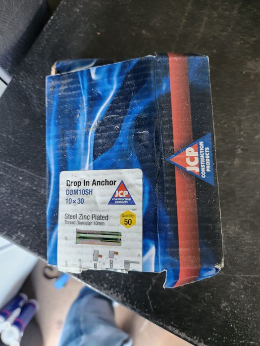 Vários parafusos e buchas