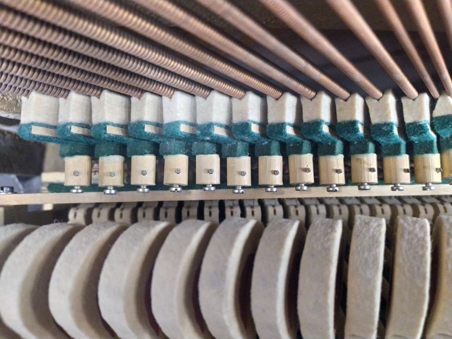 Białe pianino Legnica