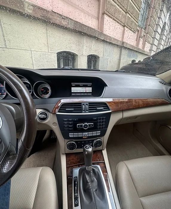 Продаж авто Mercedes-Benz