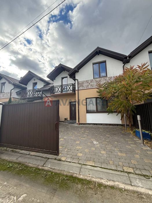 Продаж стильного таунхаусу з ремонтом у Конопниці!