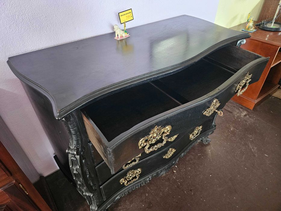 Cómoda antiga em madeira maciça - Bom estado geral