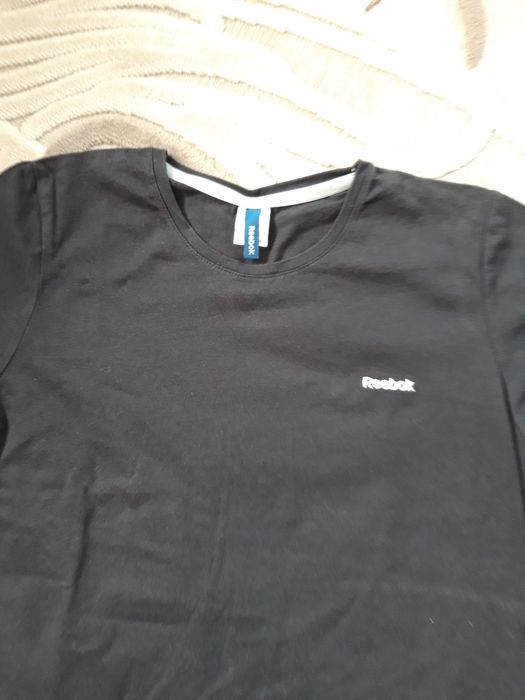 Koszulka reebok pod szyją okragly