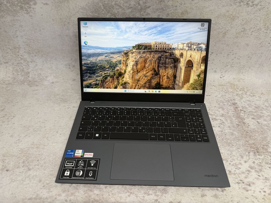 Medion Akoya / i5-1235U 4.4 GHz 10R/12W / 16GB DDR4 / 512SSD / Iris Xe / 15.6FHD / W11