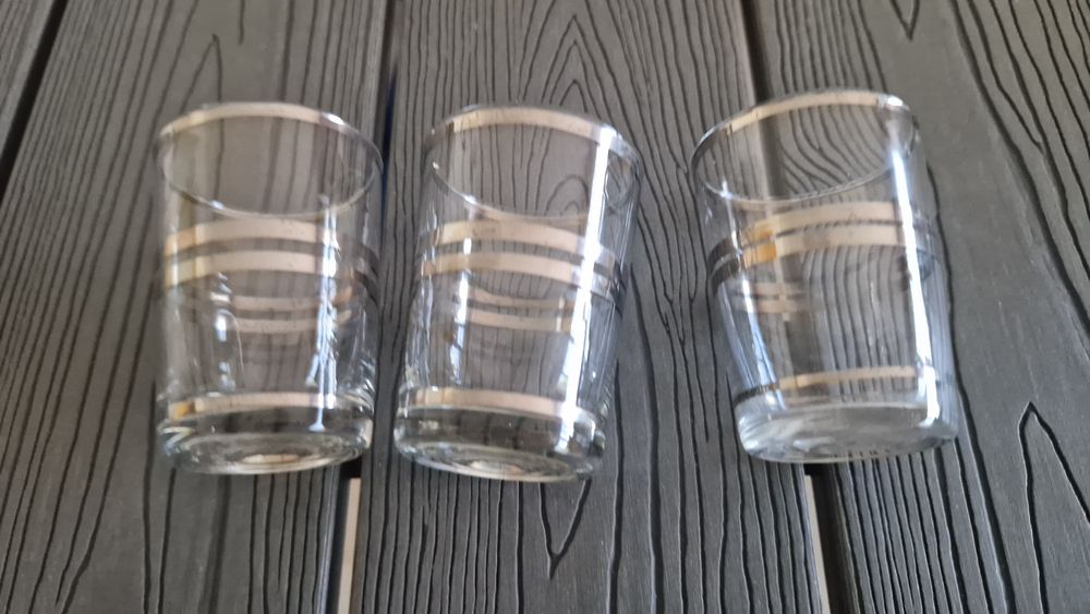 3 copos de vidro pequenos