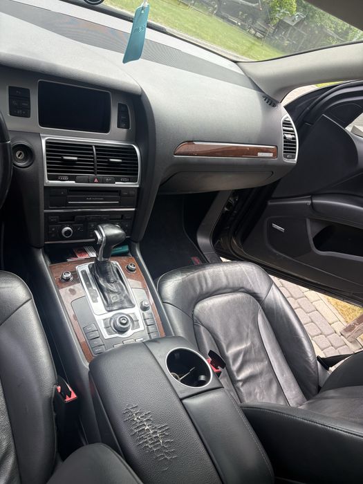 Автомобіль ауді Q7