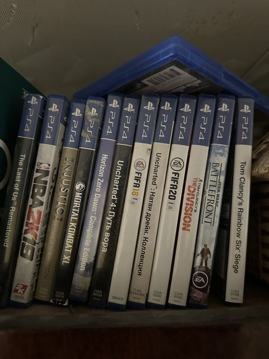 PlayStation 4 500GB + 2 Геймпада + Комплект игр (12 дисков)