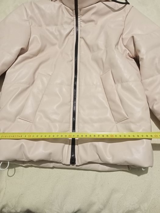 Продам куртку для девочки.